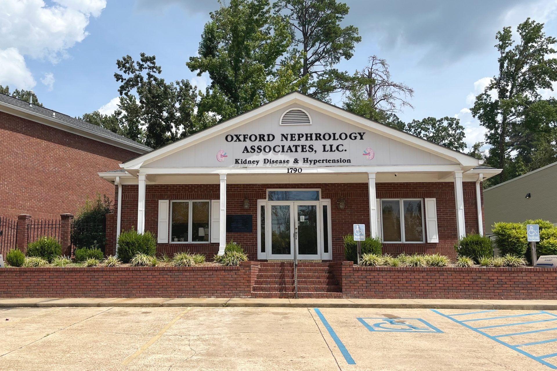 Exterior of Oxford medical facility specializing in Mississippi kidney disease and care.