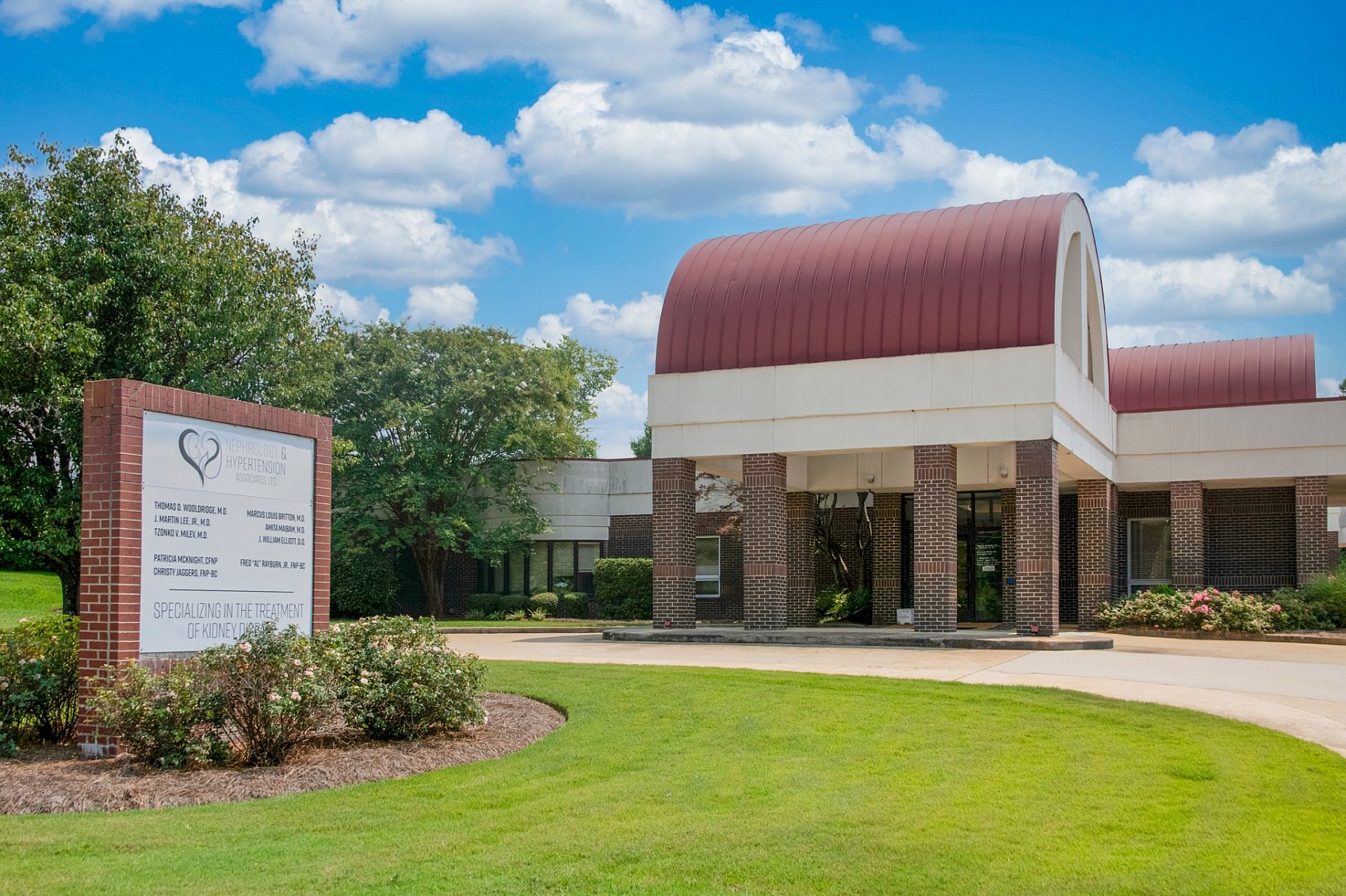 Exterior of tupelo clinic for mississippi kidney