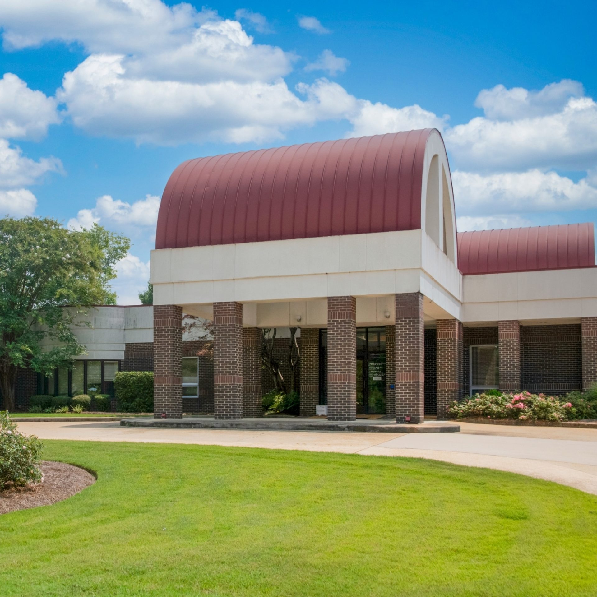 Exterior of tupelo clinic for mississippi kidney